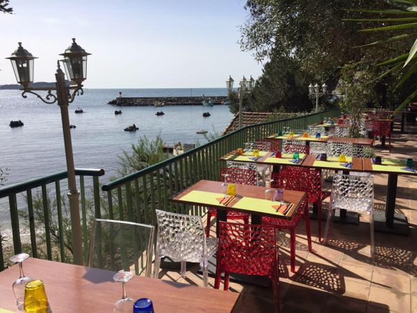 restaurant avec terrasse bord de l'eau à giens
