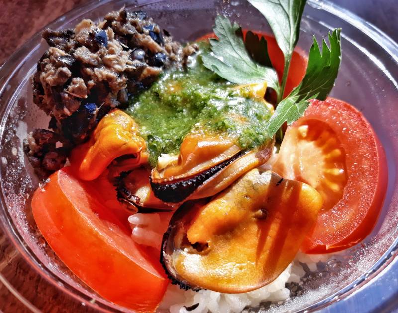 salade composée, bowl, moules, riz thai, olivade, tomate, au port du niel giens