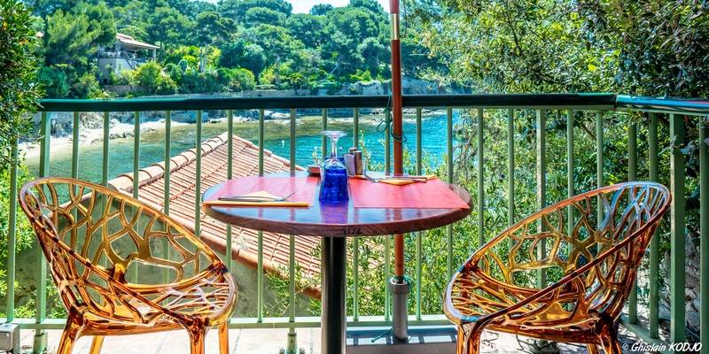 Article coup de coeur par Marie Claire sur notre restaurant de bord de mer situé sur le petit port du Niel à Giens et sur notre famille ! Un grand merci !